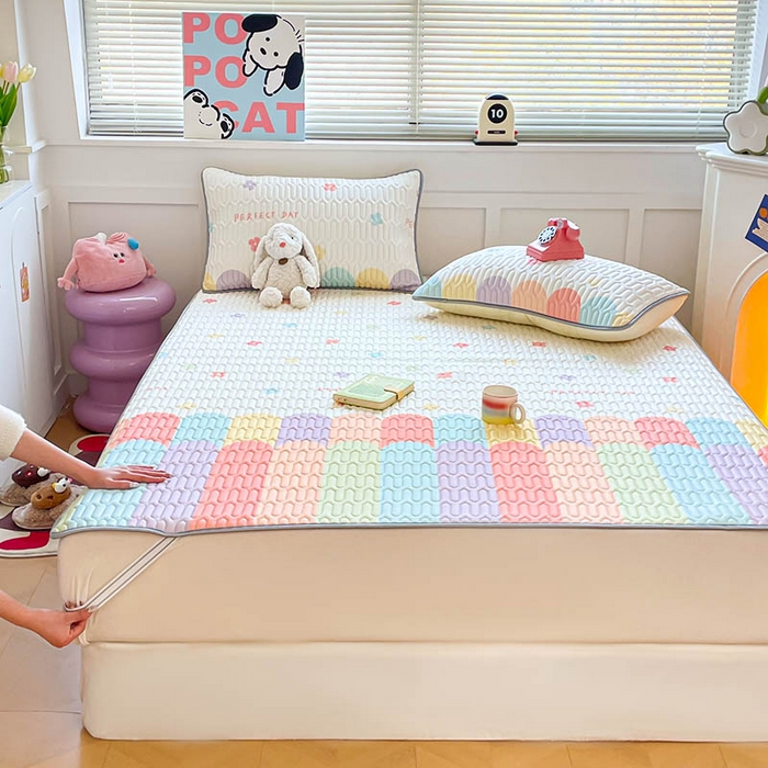 91家纺网 家纺一手货源 找家纺 米帛家纺 2024新款A类凉感丝卡通乳胶凉席-绑带款 雨后彩虹