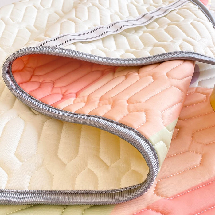 91家纺网 家纺一手货源 找家纺 米帛家纺 2024新款A类凉感丝卡通乳胶凉席-绑带款 雨后彩虹