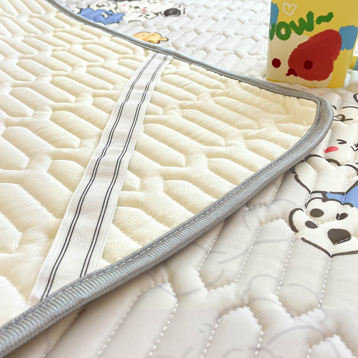 91家纺网 家纺一手货源 找家纺 米帛家纺 2024新款A类凉感丝卡通乳胶凉席-绑带款 欢乐小狗