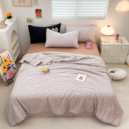 91家纺网 家纺一手货源 找家纺 迷尚 2024新款全棉双层纱大豆夏被 条纹熊