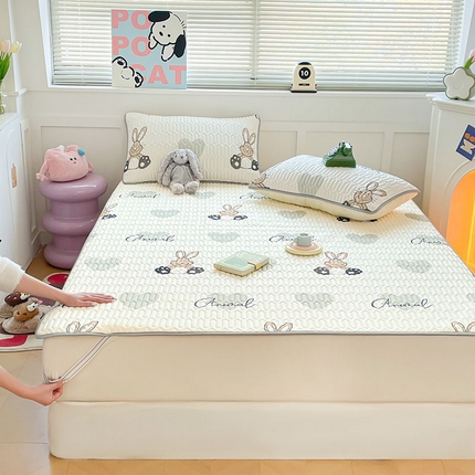 91家纺网 家纺一手货源 找家纺 米帛家纺 2024新款A类凉感丝卡通乳胶凉席-绑带款 爱心兔