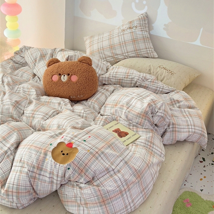 91家纺网 家纺一手货源 找家纺 庭笙 新款A类双股有机棉卡通刺绣时尚纯色格子四件套-嘟嘟熊系列 嘟嘟熊-绿格
