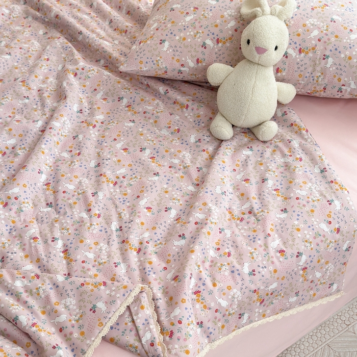 91家纺网 家纺一手货源 找家纺 星期八 2024新款全棉夏被四件套 粉郁兔