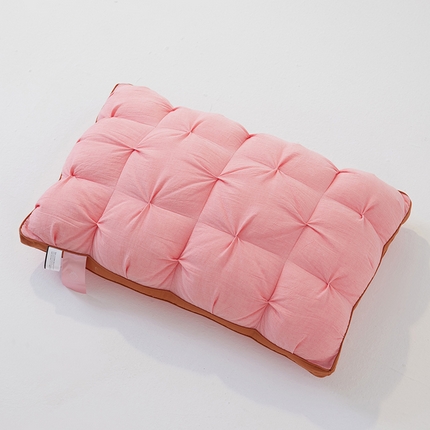 91家纺网 家纺一手货源 找家纺 安莱生活 2024新款5A抗菌早餐派创意系列枕芯-高枕-菠萝包枕 红色48*74cm一只