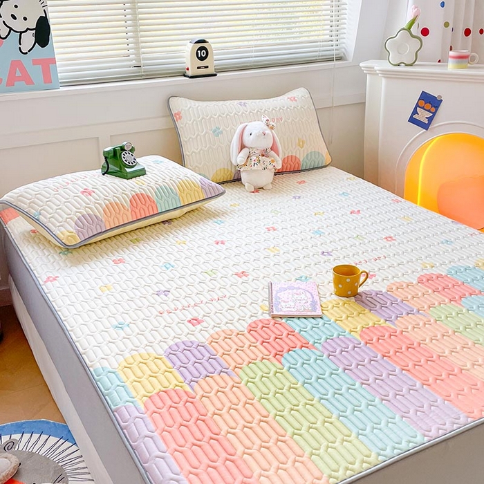 91家纺网 家纺一手货源 找家纺 米帛家纺 2024新款A类凉感丝卡通乳胶凉席-绑带款 雨后彩虹