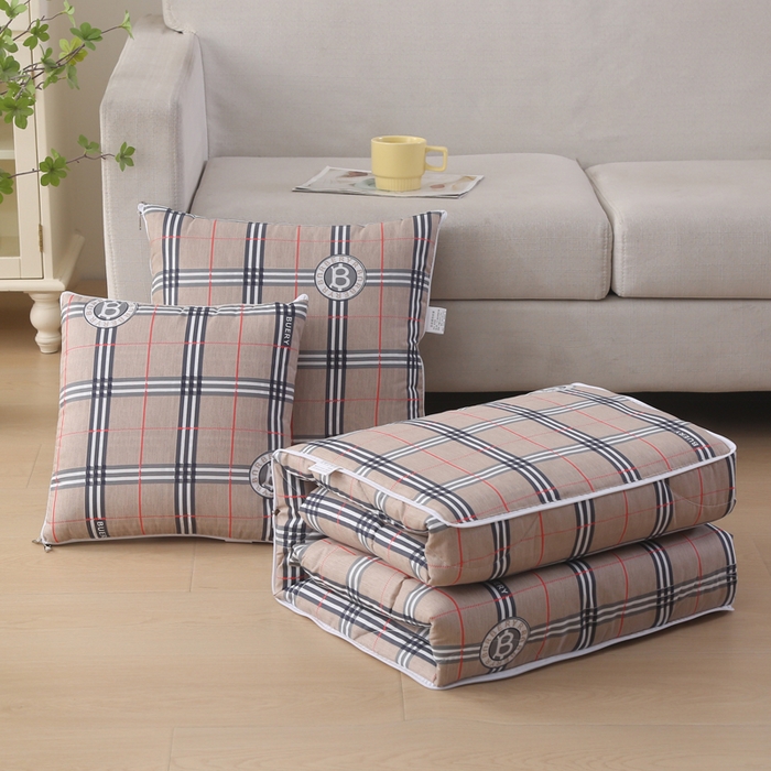 91家纺网 家纺一手货源 找家纺 铭宣家居 2025新增花型 亲肤柔软棉被抱枕被 巴宝莉