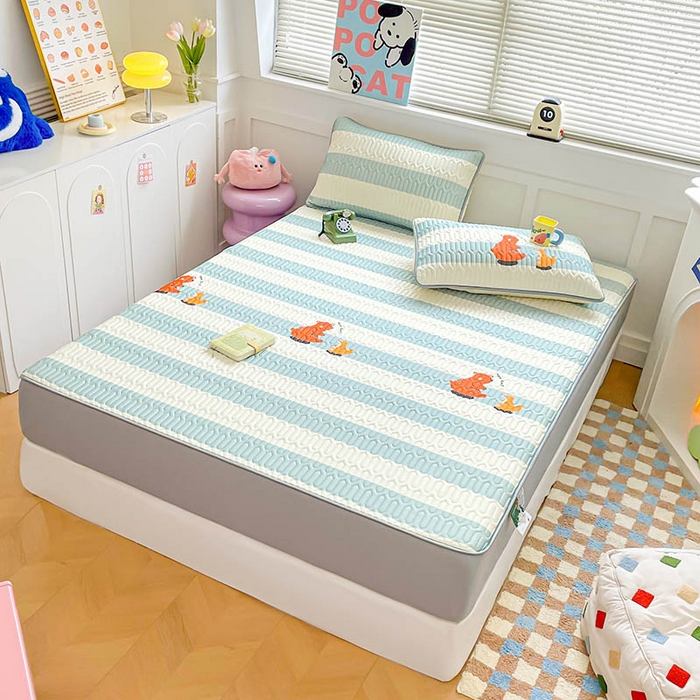 91家纺网 家纺一手货源 找家纺 米帛家纺 2024新款A类凉感丝卡通乳胶凉席-绑带款 条纹熊