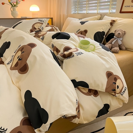 91家纺网 家纺一手货源 找家纺 蓝邻家纺 2024新款全棉印花萌趣类四件套 呆萌熊