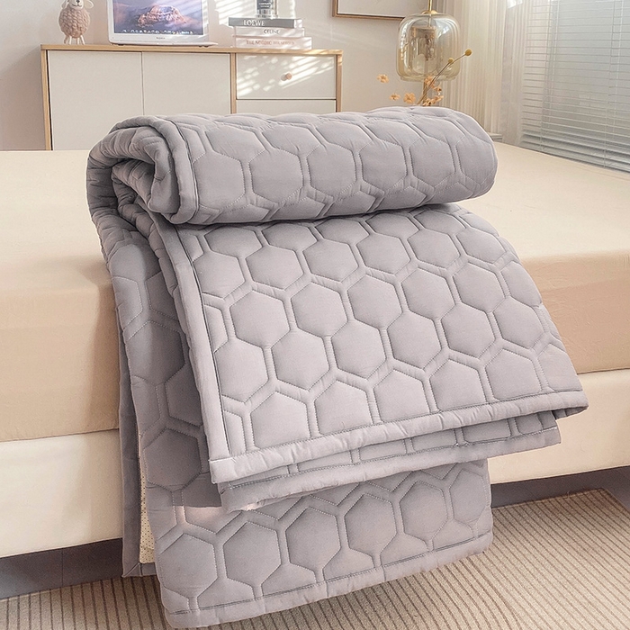 91家纺网 家纺一手货源 找家纺 恋绒家纺 2025新款A类纯棉（隔尿 防水）抗菌软床垫 星空灰