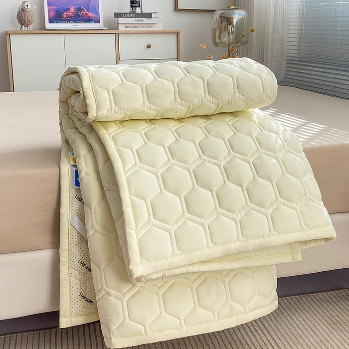 91家纺网 家纺一手货源 找家纺 恋绒家纺 2025新款A类纯棉（隔尿 防水）抗菌软床垫 奶油黄