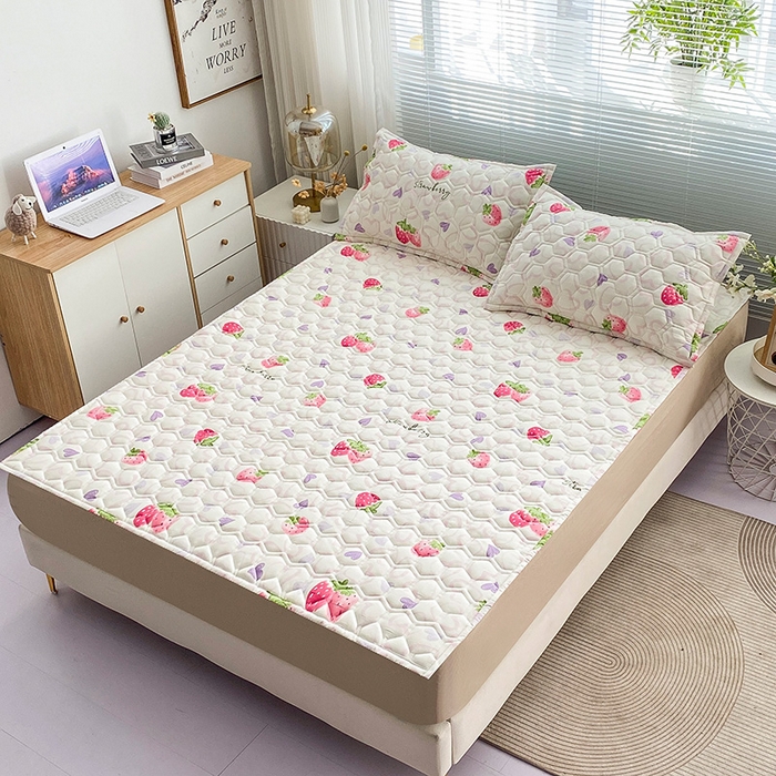 91家纺网 家纺一手货源 找家纺 恋绒家纺 2025新款A类纯棉（隔尿 防水）抗菌软床垫 水晶草莓