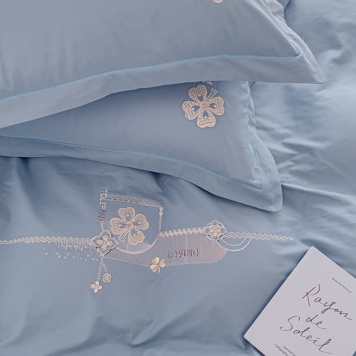 91家纺网 家纺一手货源 找家纺 U品汇 A类全棉色织水洗棉刺绣花四件套纯棉100%床单被套 莫丽-浅蓝