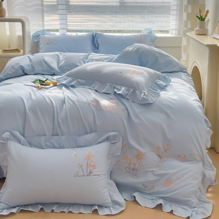 91家纺网 家纺一手货源 找家纺 U品汇 A类全棉色织水洗棉刺绣花四件套纯棉100%韩版小清新 梦迪妮-晴空蓝