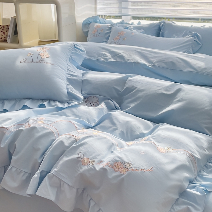 91家纺网 家纺一手货源 找家纺 U品汇 A类全棉色织水洗棉刺绣花四件套纯棉100%韩版小清新 梦迪妮-晴空蓝