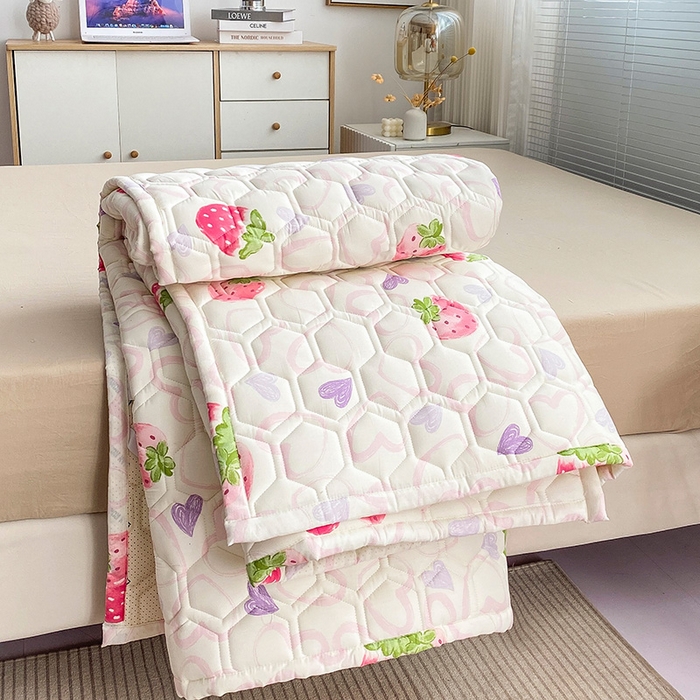 91家纺网 家纺一手货源 找家纺 恋绒家纺 2025新款A类纯棉（隔尿 防水）抗菌软床垫 水晶草莓