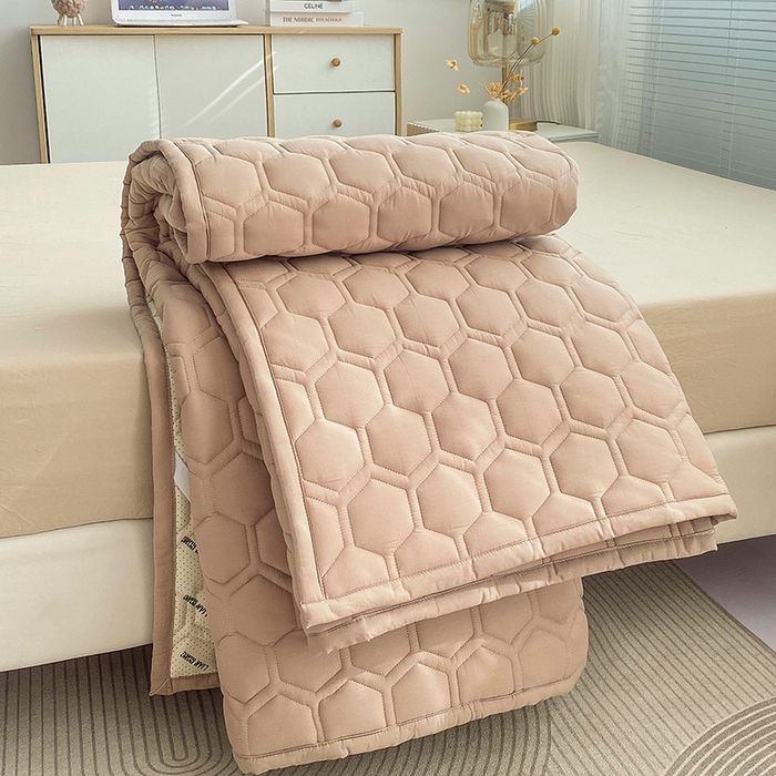 91家纺网 家纺一手货源 找家纺 恋绒家纺 2025新款A类纯棉（隔尿 防水）抗菌软床垫 浅驼色