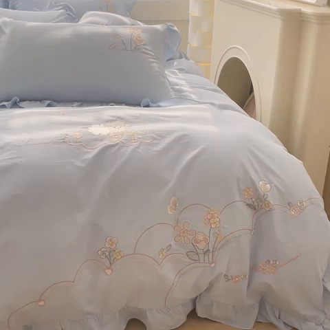 91家纺网 家纺一手货源 找家纺 U品汇 A类全棉色织水洗棉刺绣花四件套纯棉100%韩版小清新 梦迪妮-晴空蓝