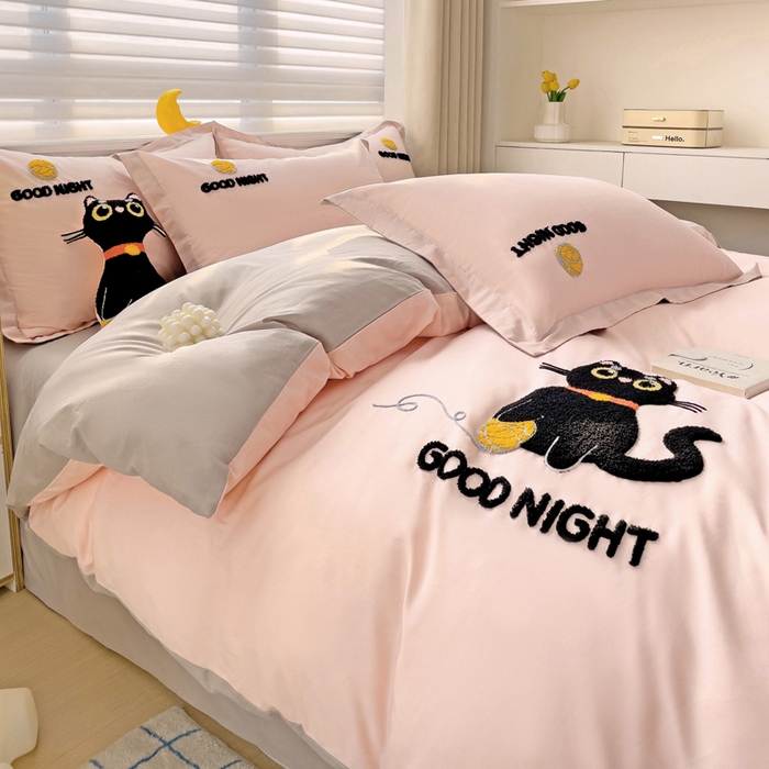 91家纺网 家纺一手货源 找家纺 娜娜 2024新款全棉亲肤舒适毛巾绣卡通系列四件套 可爱猫咪-嫩粉