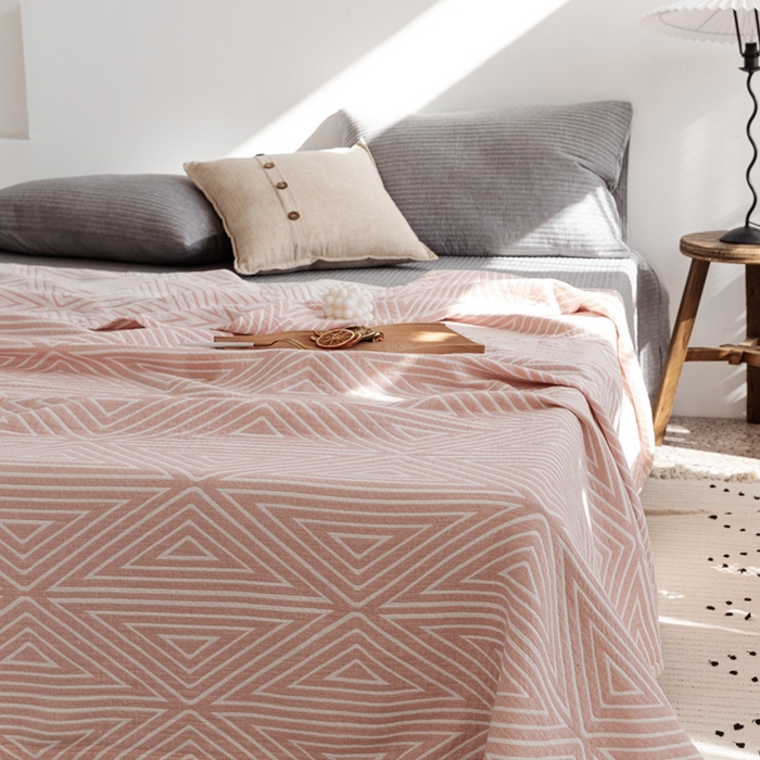 91家纺网 家纺一手货源 找家纺 朴尔 2024年新品格调简约风全棉三层纱布毛巾被 普韦布洛-粉