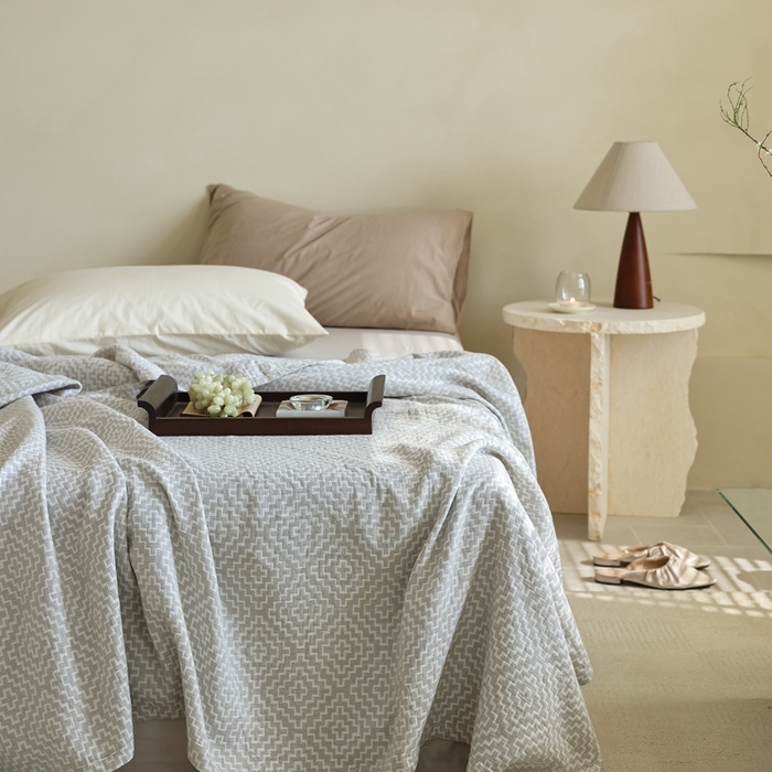 91家纺网 家纺一手货源 找家纺 朴尔 2024年新品格调简约风全棉三层纱布毛巾被 西西里-灰