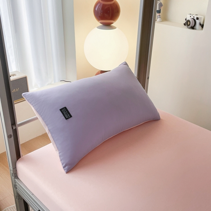 91家纺网 家纺一手货源 找家纺 米瑞娜2024水洗棉麻双拼纯色学生款枕套 丁香紫+西梅粉