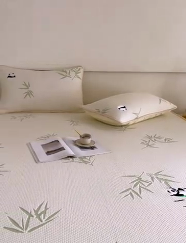 91家纺网 家纺一手货源 找家纺 千朵森 2024新款熊猫A类冰感丝床笠款凉席三件套 绿野仙踪-浅米黄