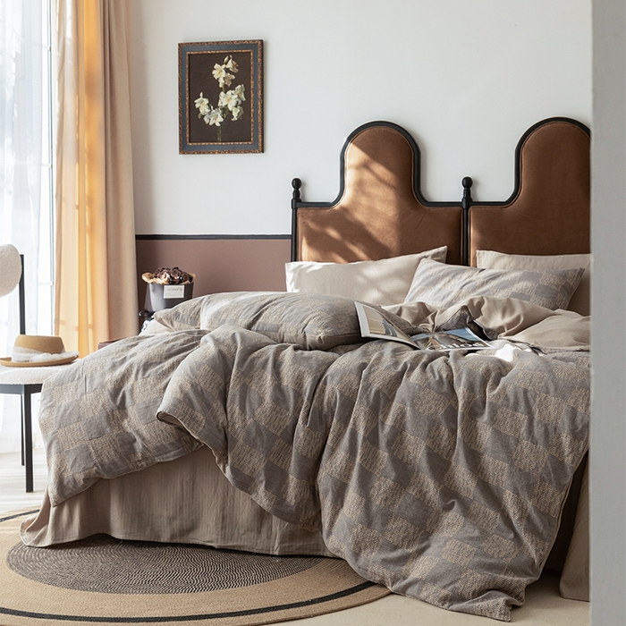 91家纺网 家纺一手货源 找家纺 棉邦 2024新款全棉色织工艺双层纱四件套 格高意远灰粽