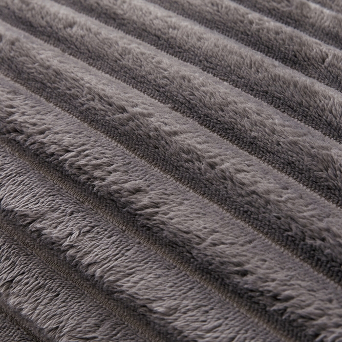 91家纺网 家纺一手货源 找家纺 春妮 2024新款兔毛绒宽抽条毛毯 雾霾灰