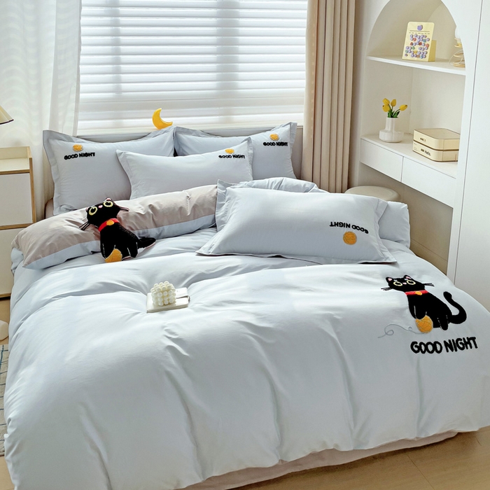 91家纺网 家纺一手货源 找家纺 娜娜 2024新款全棉亲肤舒适毛巾绣卡通系列四件套 可爱猫咪-天空蓝