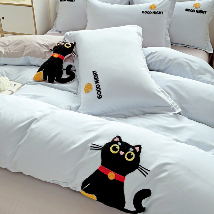 91家纺网 家纺一手货源 找家纺 娜娜 2024新款全棉亲肤舒适毛巾绣卡通系列四件套 可爱猫咪-天空蓝