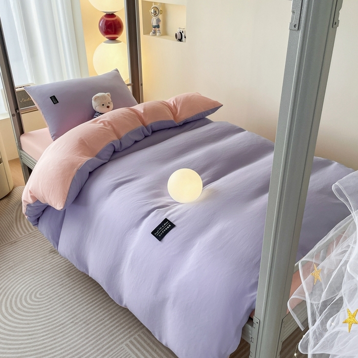 91家纺网 家纺一手货源 找家纺 米瑞娜2024水洗棉麻双拼纯色学生款四件套 丁香紫+西梅粉