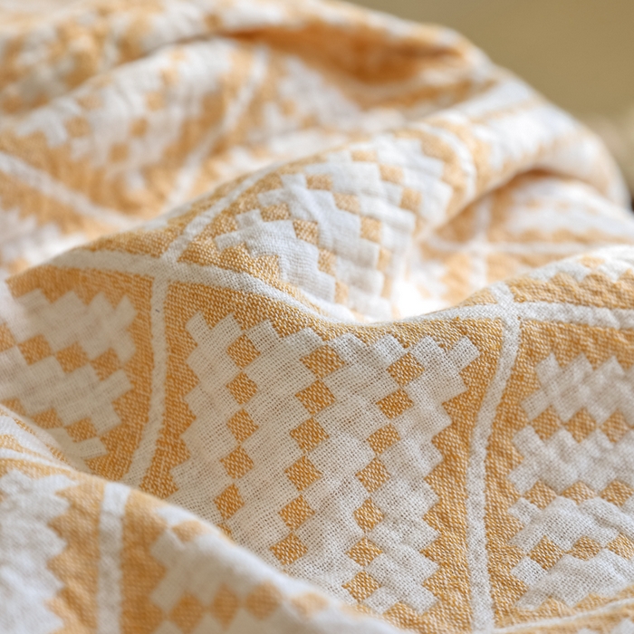 91家纺网 家纺一手货源 找家纺 朴尔 2024年新品格调简约风全棉三层纱布毛巾被 曼城时光-黄