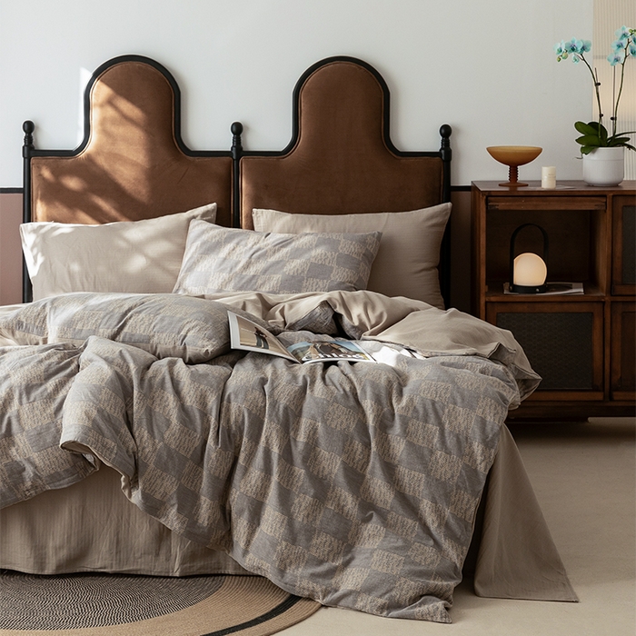 91家纺网 家纺一手货源 找家纺 棉邦 2024新款全棉色织工艺双层纱四件套 格高意远灰粽