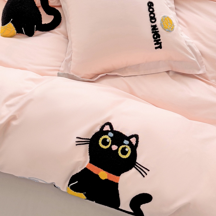 91家纺网 家纺一手货源 找家纺 娜娜 2024新款全棉亲肤舒适毛巾绣卡通系列四件套 可爱猫咪-嫩粉