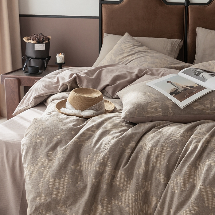 91家纺网 家纺一手货源 找家纺 棉邦 2024新款全棉色织工艺双层纱四件套 大展宏图卡其