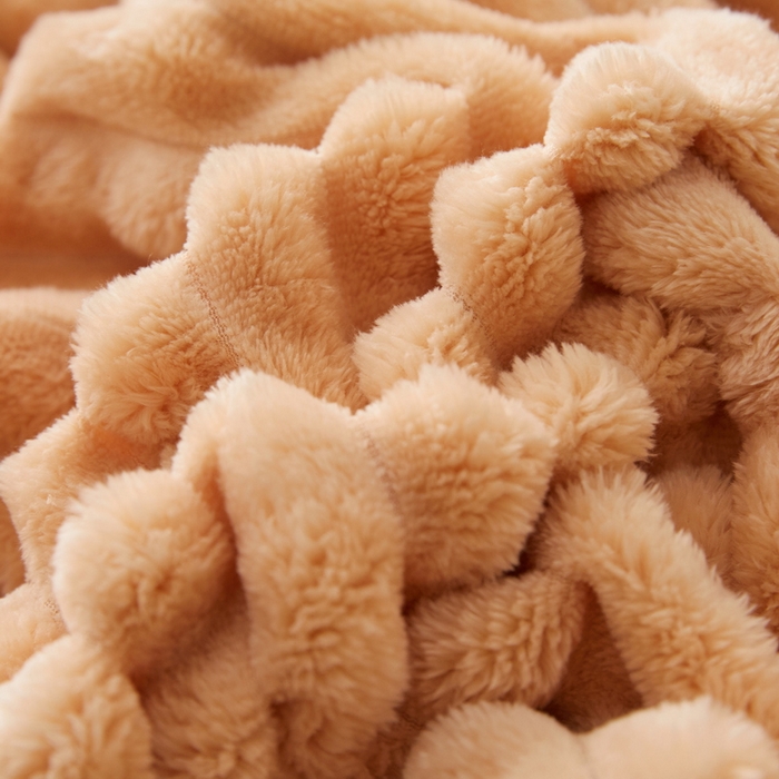 91家纺网 家纺一手货源 找家纺 春妮 2024新款兔毛绒宽抽条毛毯 卡其色