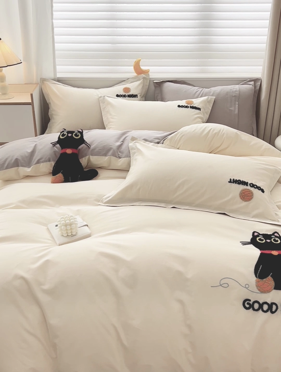 91家纺网 家纺一手货源 找家纺 娜娜 2024新款全棉亲肤舒适毛巾绣卡通系列四件套 可爱猫咪-奶昔白