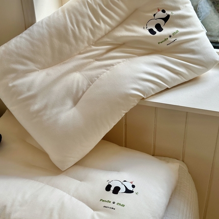 91家纺网 家纺一手货源 找家纺 （总）北鸣有鱼2024新款PandaChill熊猫躺平枕学生枕儿童枕头枕芯