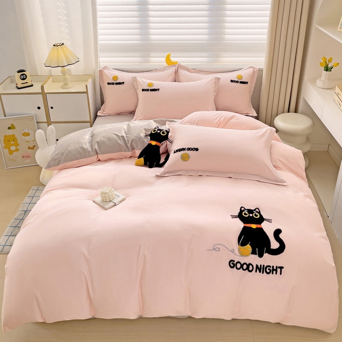 91家纺网 家纺一手货源 找家纺 娜娜 2024新款全棉亲肤舒适毛巾绣卡通系列四件套 可爱猫咪-嫩粉