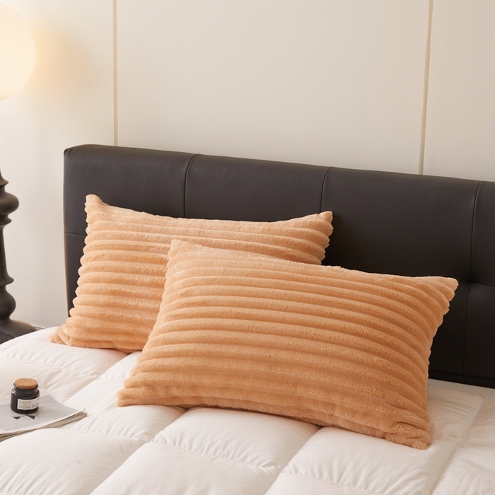 91家纺网 家纺一手货源 找家纺 春妮 2024新款兔毛绒宽抽条毛毯 卡其色