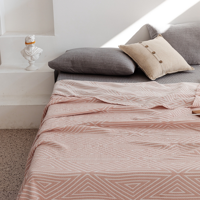 91家纺网 家纺一手货源 找家纺 朴尔 2024年新品格调简约风全棉三层纱布毛巾被 普韦布洛-粉