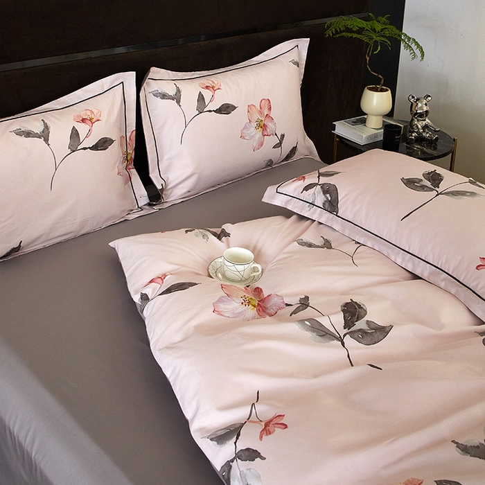 91家纺网 家纺一手货源 找家纺 沐白 2024新款全棉全棉13376全活性印花黄金棉系列四件套 白觅-粉