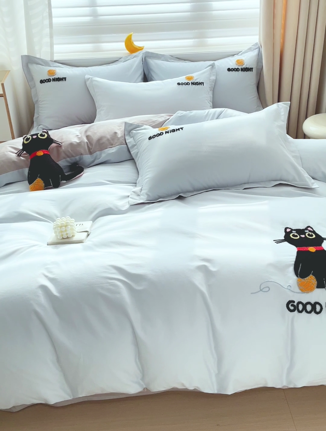 91家纺网 家纺一手货源 找家纺 娜娜 2024新款全棉亲肤舒适毛巾绣卡通系列四件套 可爱猫咪-天空蓝