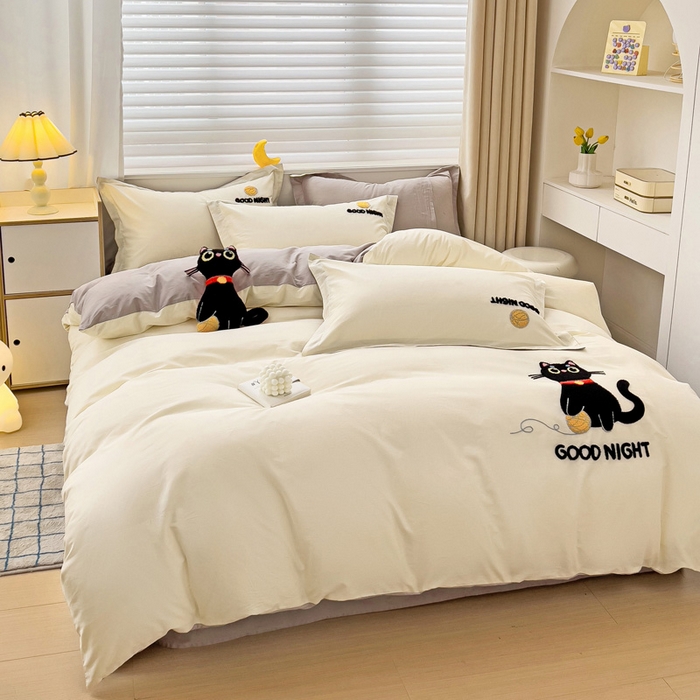 91家纺网 家纺一手货源 找家纺 娜娜 2024新款全棉亲肤舒适毛巾绣卡通系列四件套 可爱猫咪-奶昔白