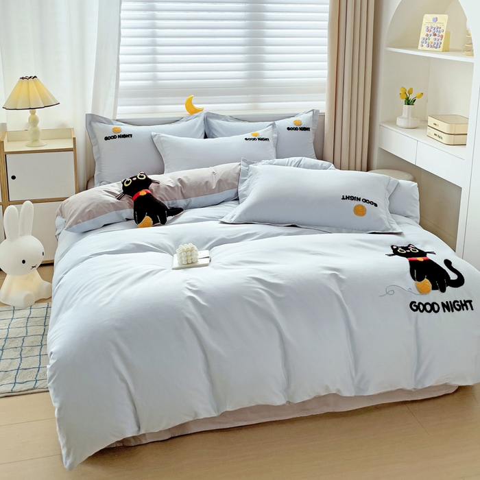 91家纺网 家纺一手货源 找家纺 娜娜 2024新款全棉亲肤舒适毛巾绣卡通系列四件套 可爱猫咪-天空蓝