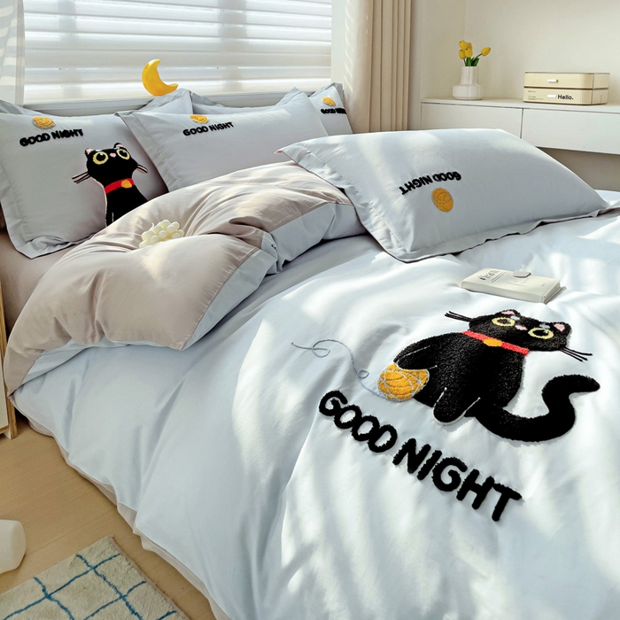 91家纺网 家纺一手货源 找家纺 娜娜 2024新款全棉亲肤舒适毛巾绣卡通系列四件套 可爱猫咪-天空蓝