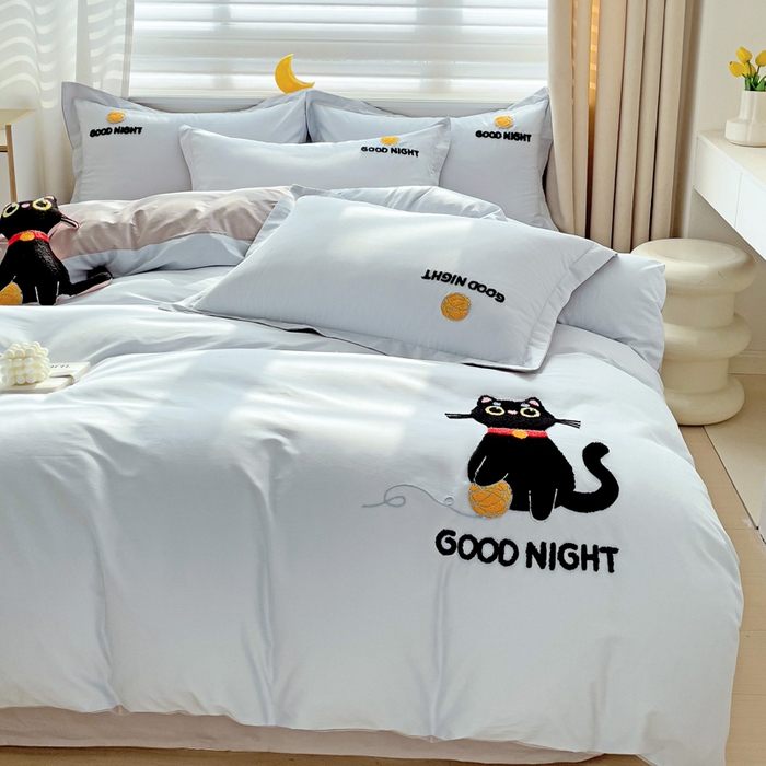 91家纺网 家纺一手货源 找家纺 娜娜 2024新款全棉亲肤舒适毛巾绣卡通系列四件套 可爱猫咪-天空蓝