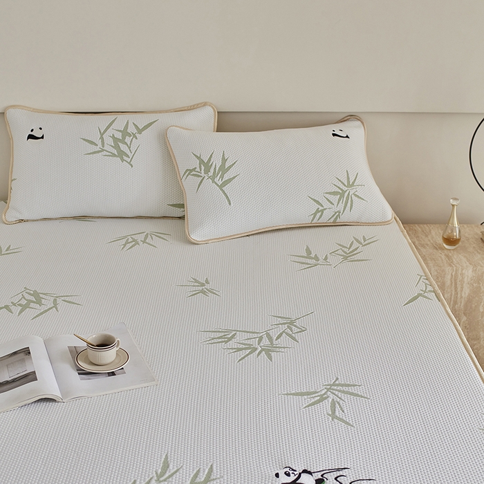 91家纺网 家纺一手货源 找家纺 千朵森 2024新款熊猫A类冰感丝床笠款凉席三件套 绿野仙踪-象牙白