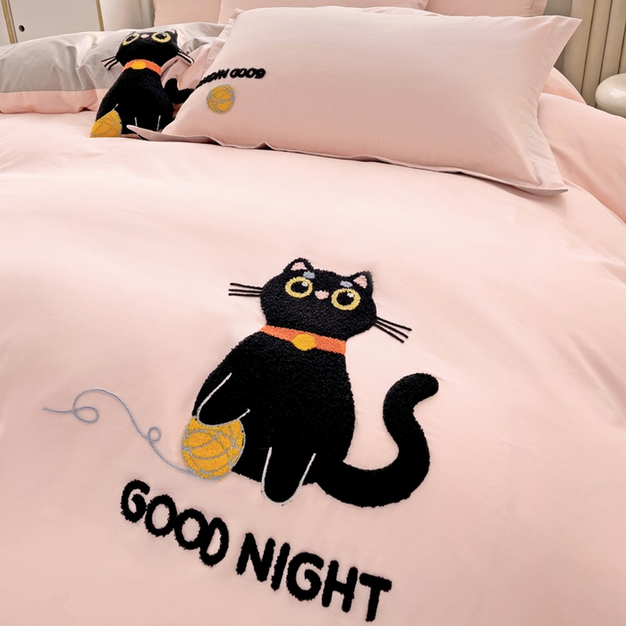 91家纺网 家纺一手货源 找家纺 娜娜 2024新款全棉亲肤舒适毛巾绣卡通系列四件套 可爱猫咪-嫩粉