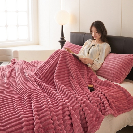 春妮 2024新款兔毛绒宽抽条毛毯 豆沙色